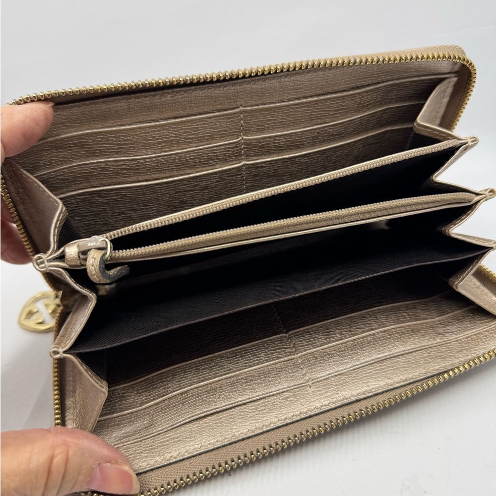 Gucci Metallic Gold Zip-Around Wallet - Picture 5 of 6
